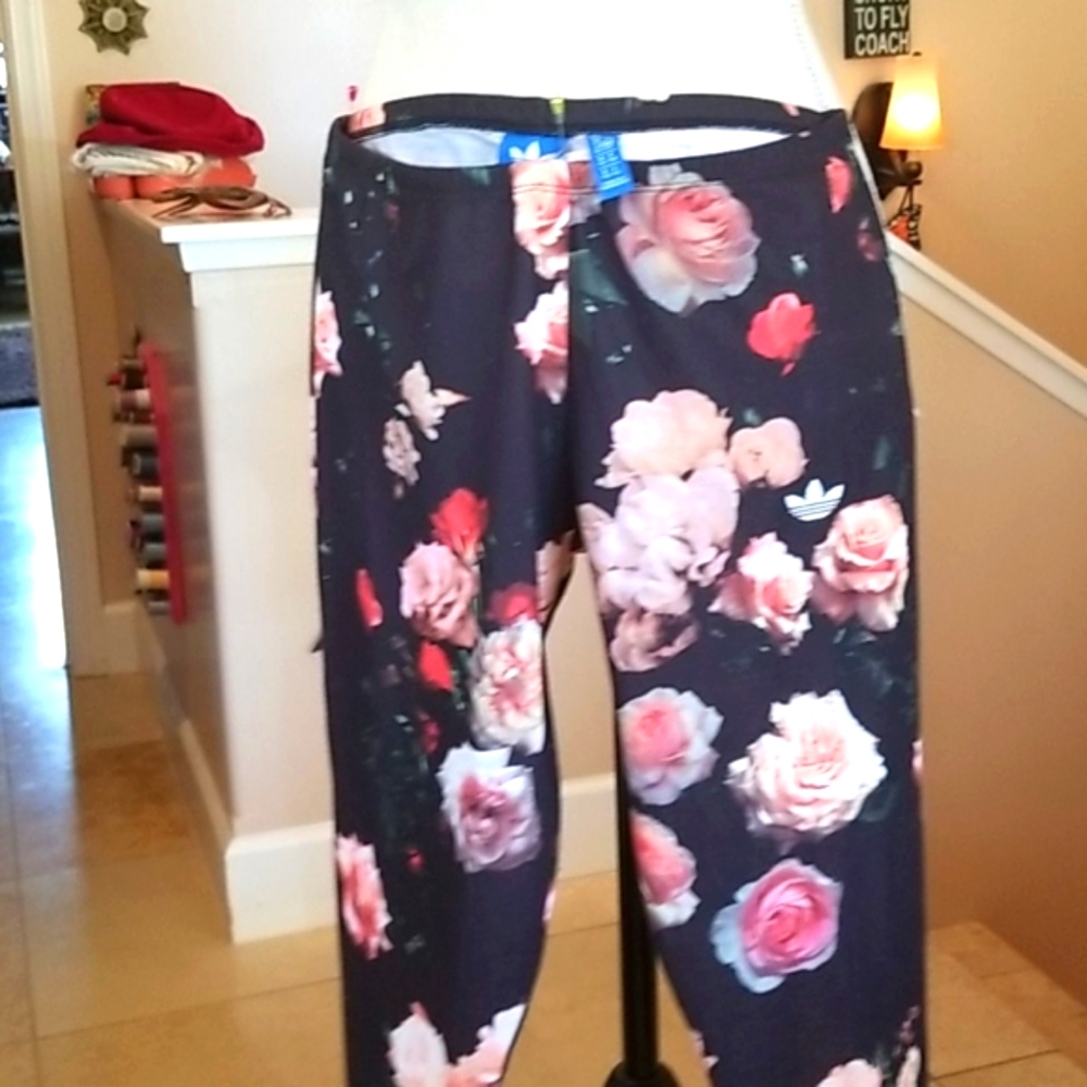 RITA ORA Adidas Black BG FLOATING Pink RED ROSES Track Jacket Legging SET NWOT S - Picture 7 of 16